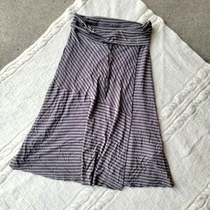Athleta Shadow Stripe Fold Down Waist Faux Wrap Knee Length/Midi Skirt sz S Gray